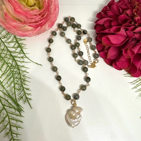 NEW⚜️Labradorite & Freshwater Pearl Handmade Necklace - Picture 3 of 8